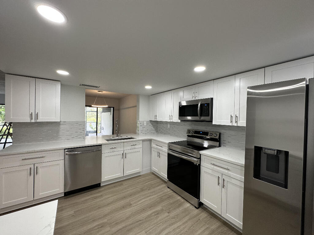 COURTS OF INVERRARY PHASE I - Residential