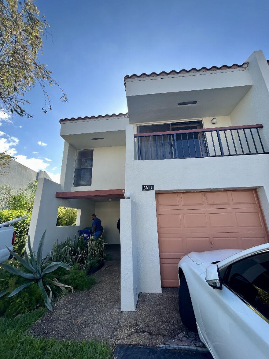 FULLY RENOVATED, WATERFRONT TOWNHOME IN THE GATED COURTS OF INVERRARY.  LARGE 3 BEDROOM / 2.5 BATHROOM WITH PEACEFUL WATER VIEWS. UPSCALE, MODERN TILE FLOORING AND FINISHES, QUARTZ COUNTERTOPS, LG APPLIANCES, UPGRAGED WATERPROOF LAMITE FLOORING. TUCKED AWAY IN A SECURE GATED COMMUNITY IN THE HEART OF INVERRARY. CLOSE TO SHOPPING AND EVERYTHING YOU NEED. AMENITIES INCLUDE A HEATED SWIMMING POOL, SAUNA, GYM, AND PLAYGROUNDS. COME SEE!
