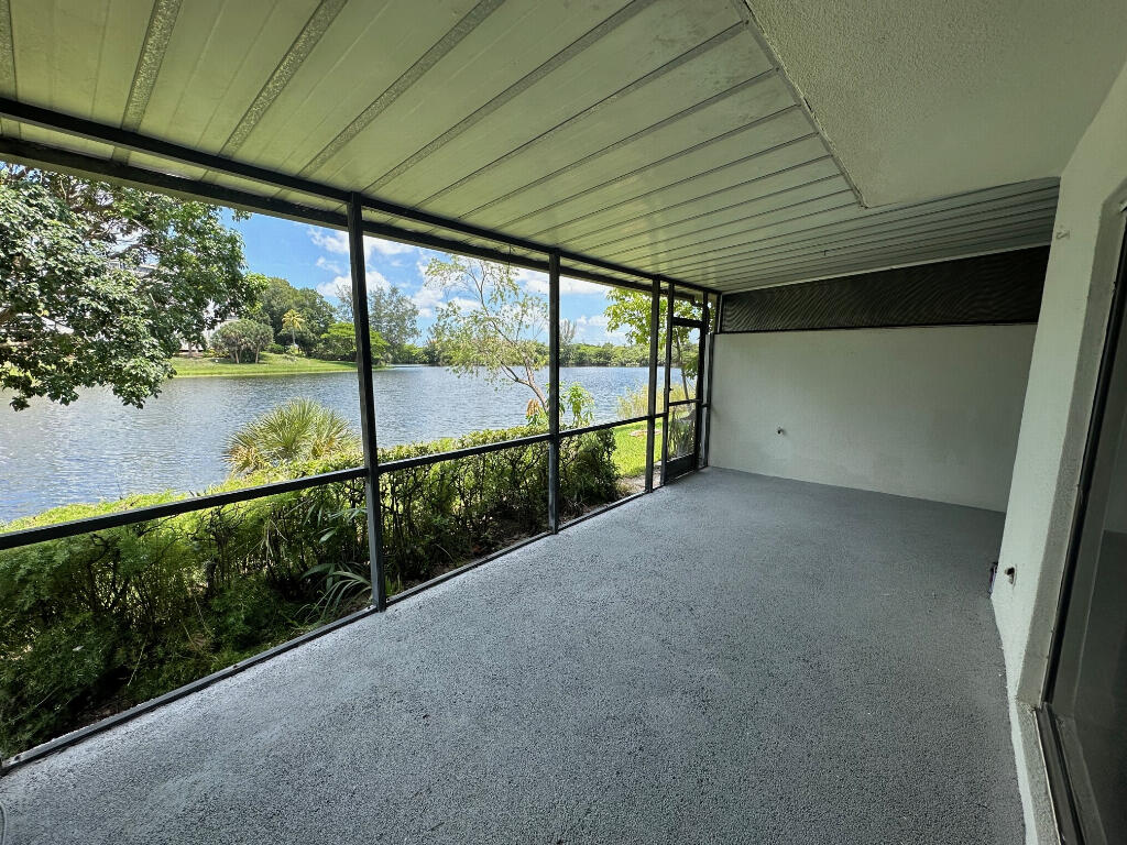 COURTS OF INVERRARY PHASE I - Residential