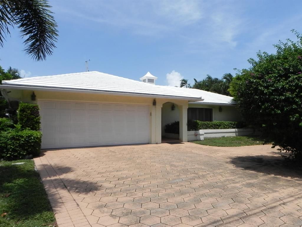 Photo of 929 Dogwood Drive, Delray Beach, FL 33483 (MLS # R10741614)