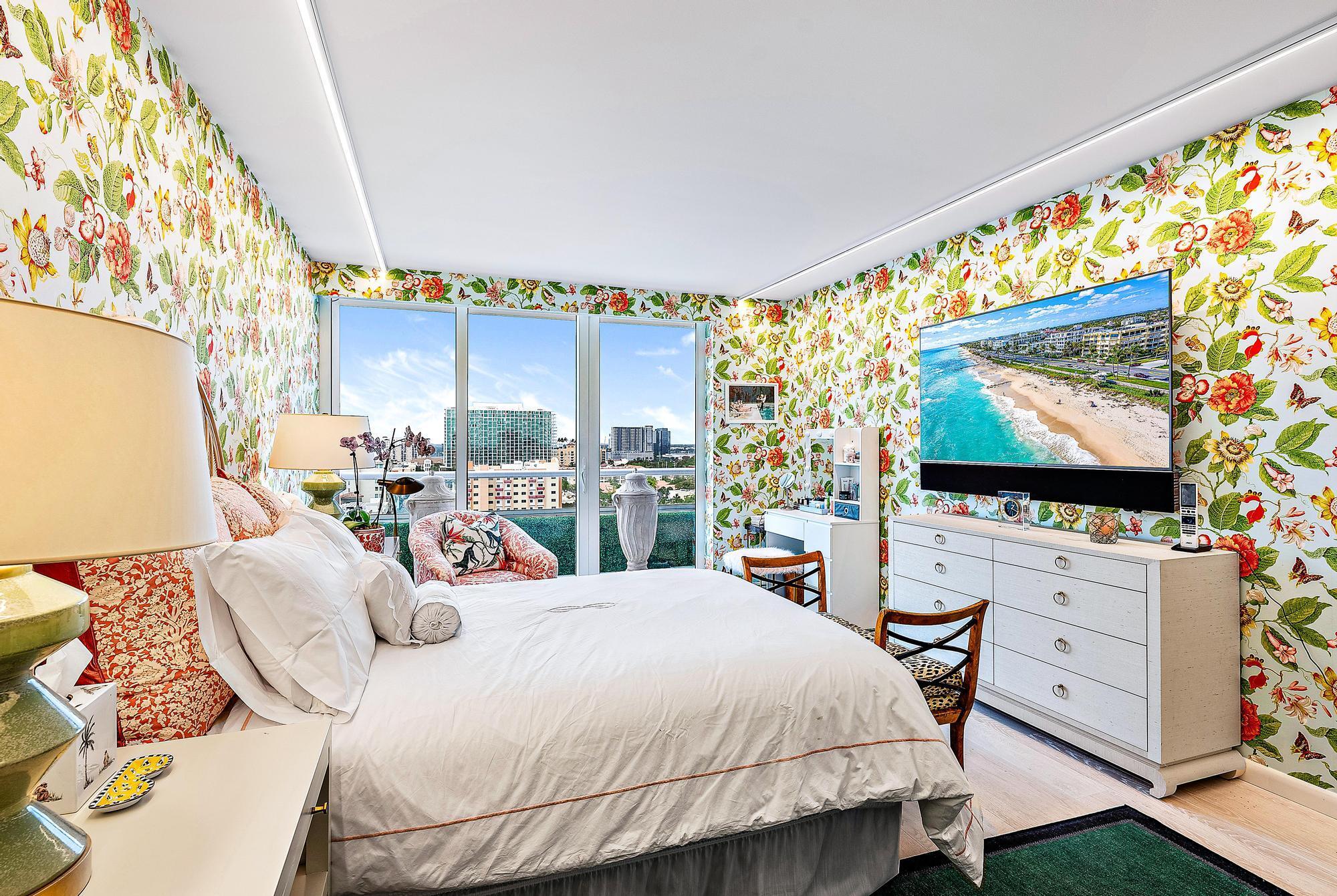 PLAZA OF THE PALM BEACHES - Residential