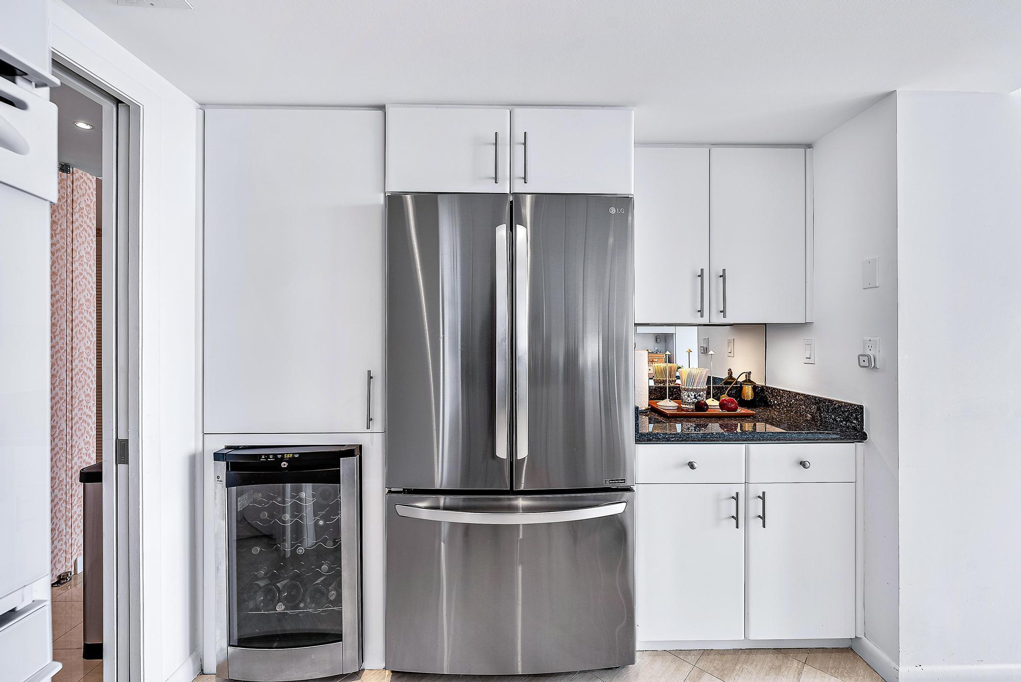 PLAZA OF THE PALM BEACHES - Residential