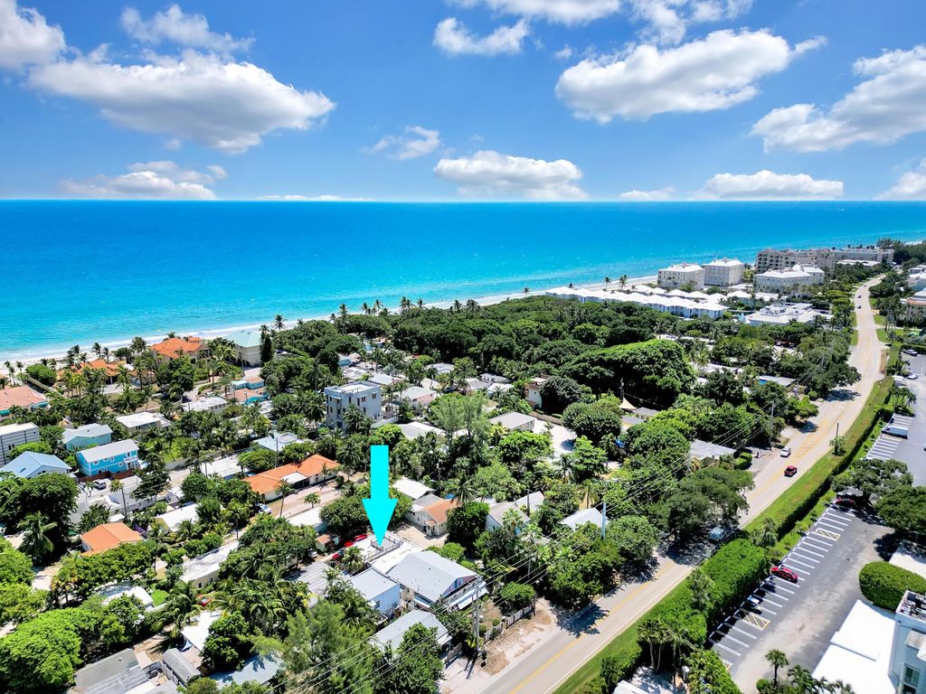 Photo of 14 South Lane, Boynton Beach, FL 33435 (MLS # B26022595)