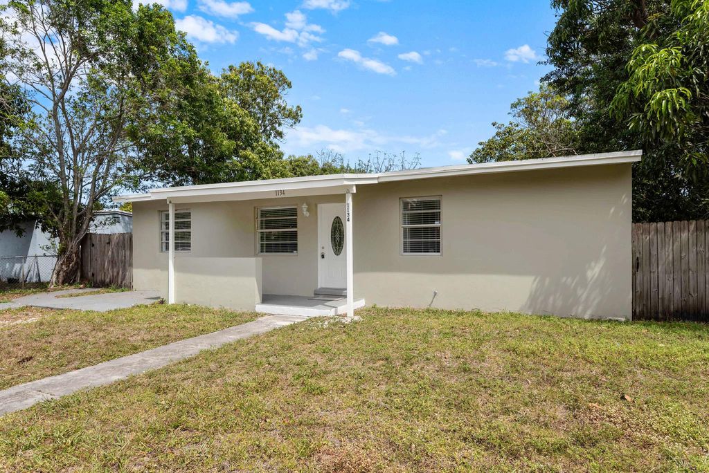 Photo of 1134 NW 18th Avenue, Fort Lauderdale, FL 33311 (MLS # R11134165)