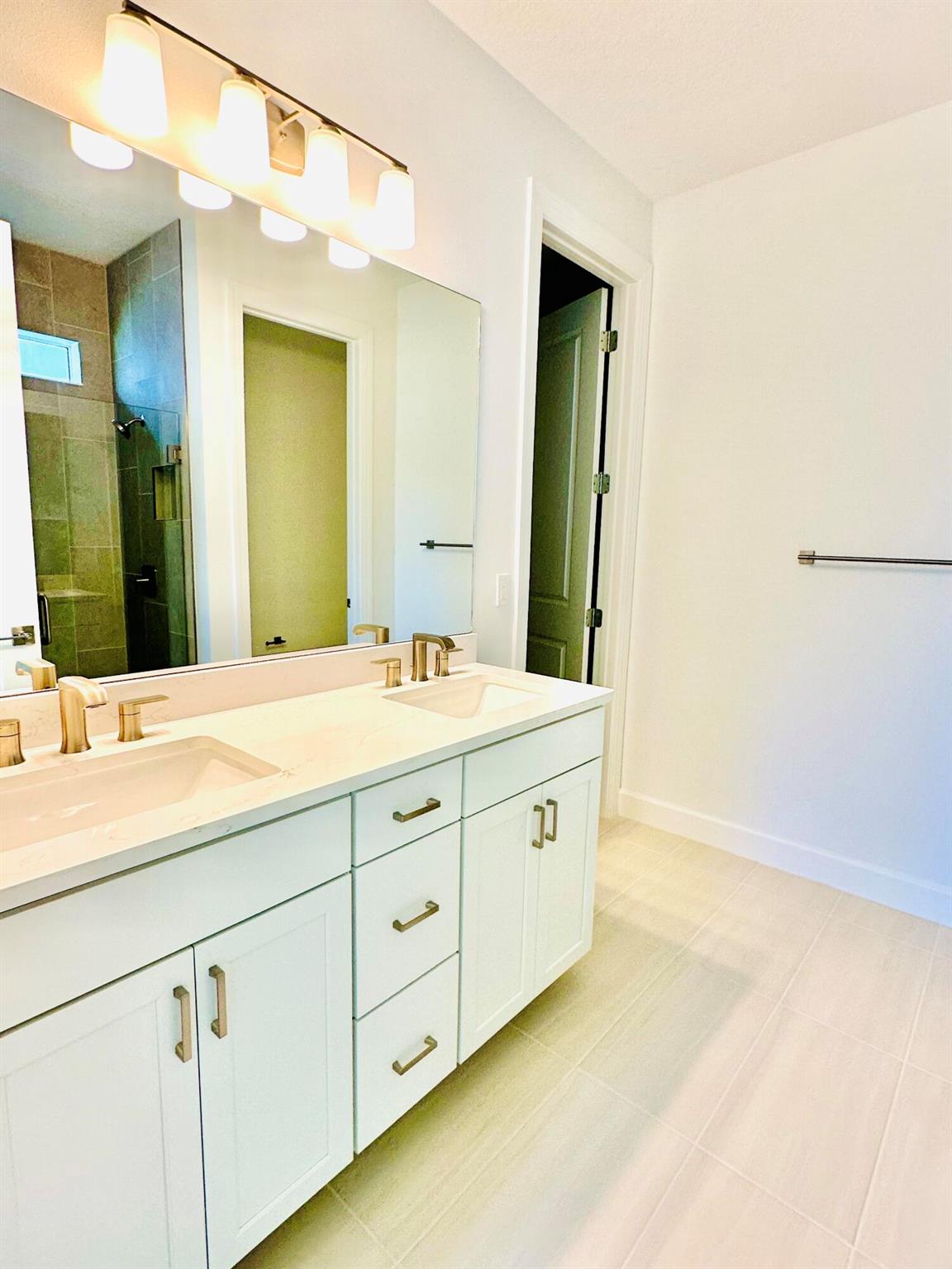 HARBOR ISLE - Residential Lease