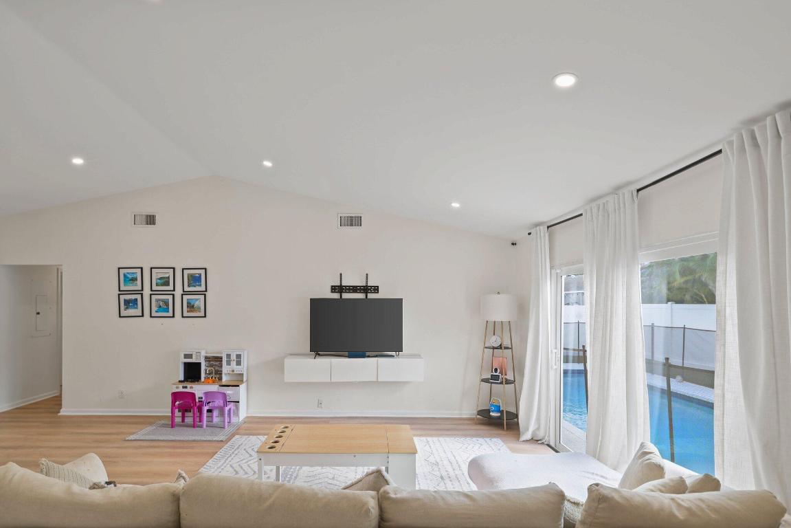 BOCA LANDINGS - Residential