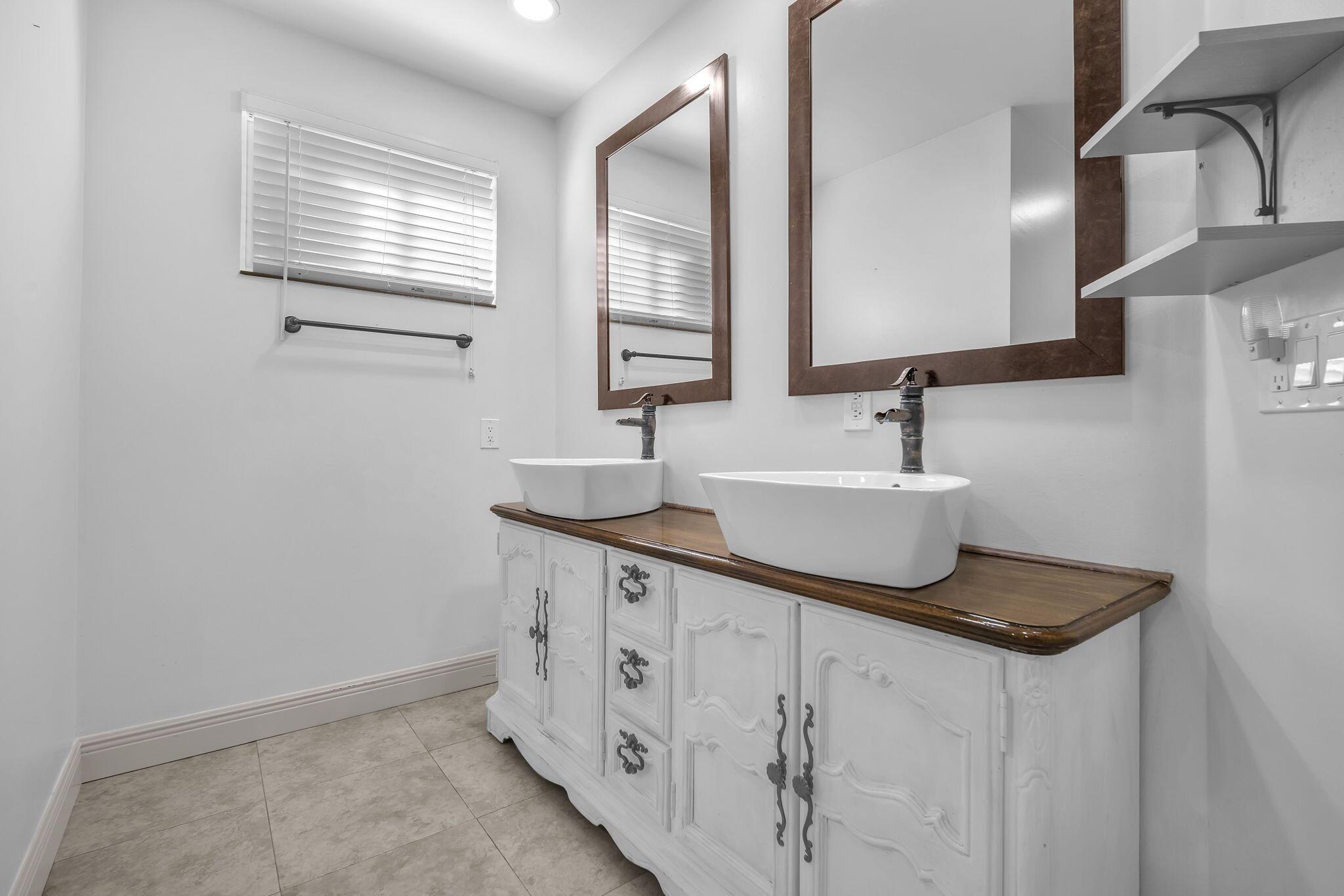 SILVER PALM ESTS PT 1 - Residential Lease