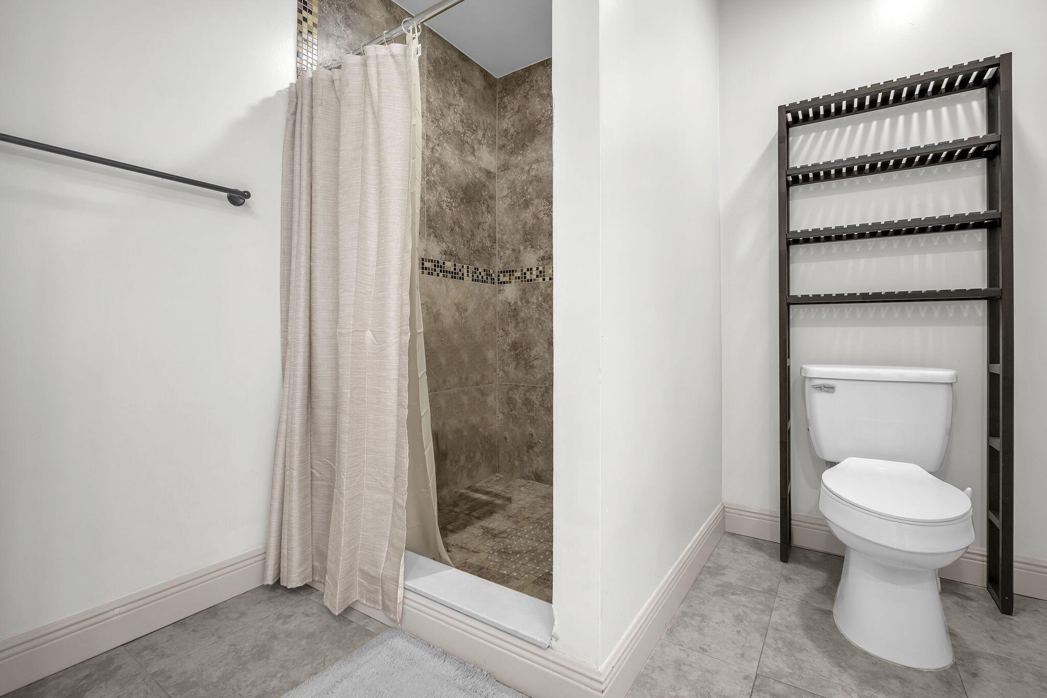 SILVER PALM ESTS PT 1 - Residential Lease