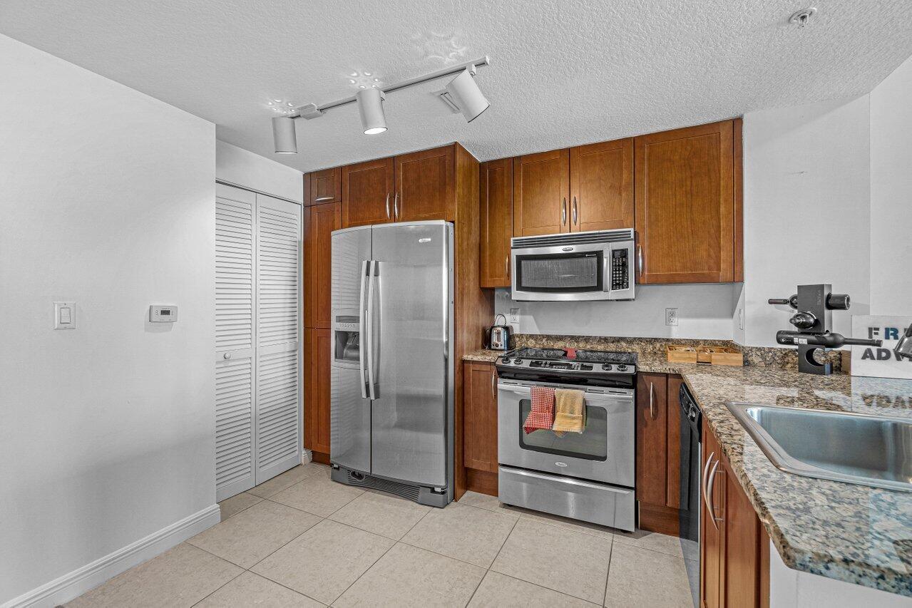 View photos, virtual tours, details... 400 N Federal Highway 413n