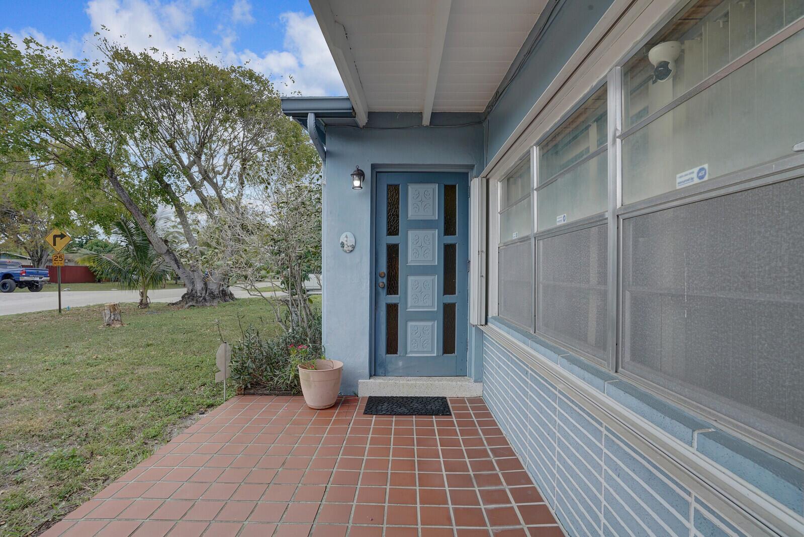 864 Caroline Avenue