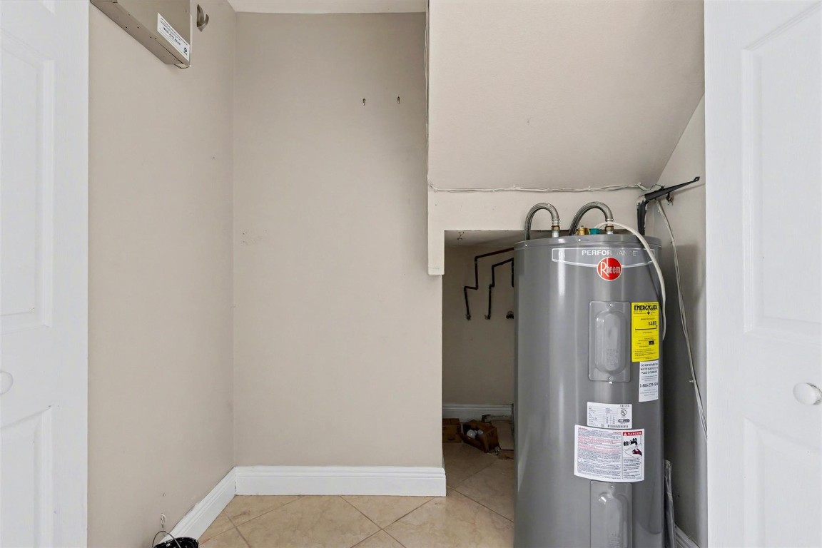 ARROWHEAD GOLF & TENNIS - Residential