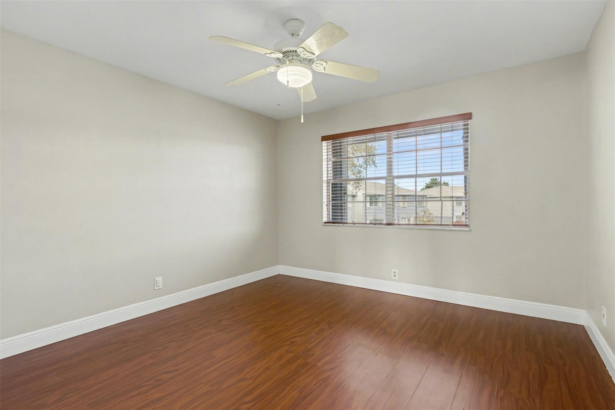 ARROWHEAD GOLF & TENNIS - Residential