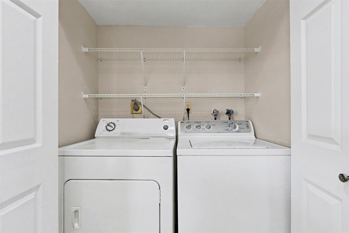 ARROWHEAD GOLF & TENNIS - Residential