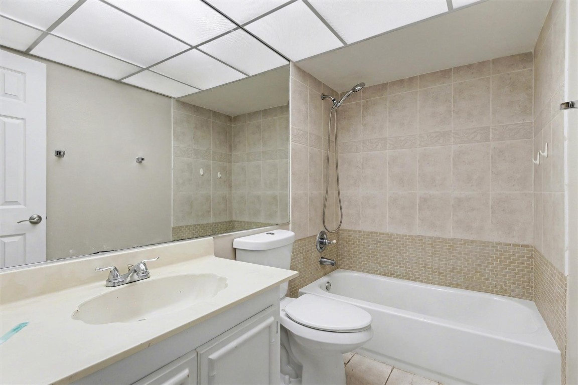 ARROWHEAD GOLF & TENNIS - Residential