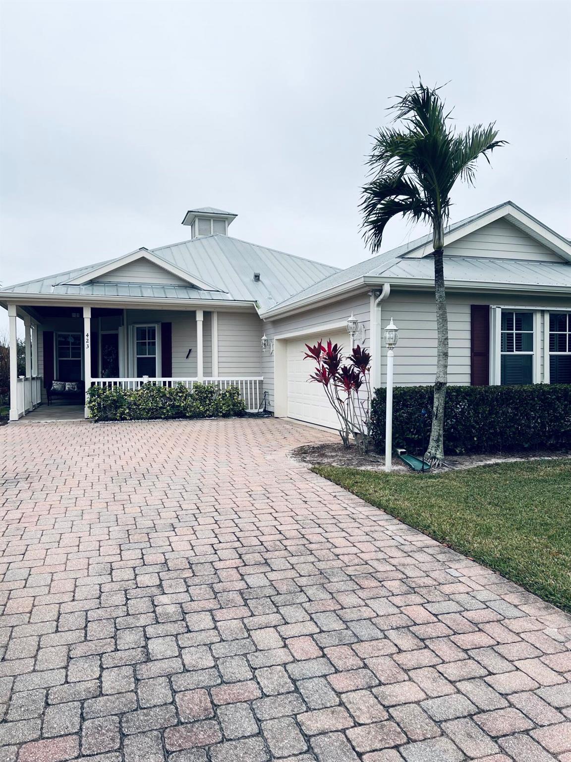 BEAUTIFUL KEYWEST STYLE 3/2/2 HOME WITH A SALT WATER POOL OVERLOOKING A LOVELY TRANQUIL LAKE. COMPLETELY FURNISHED. BIG 23 X 13 MASTER BEDRM WITH 2 REGULAR CLOSETS & A WALK-IN CLOSET!! NICE LIVING RM PLUS FAMILY RM AND A FORMAL DINING RM. KITCHEN WITH 42'' WOOD CABINETS & HAS GRANITE COUNTERTOPS. HOUSE HAS GUTTERS AND ACCORDIAN SHUTTERS. SOLAR PANELS (LOW ELECTRIC BILLS). DEVELOPMENT HAS COOKOUT PAVILLION, PLAYGROUND, A FITNESS ROOM, CANOE AND KAYAK LAUNCH RAMPS, SOCCER FIELD, BASKETBALL COURT, FISHING PIER AND WALKING TRAILS. A VERY UNIQUE AREA.