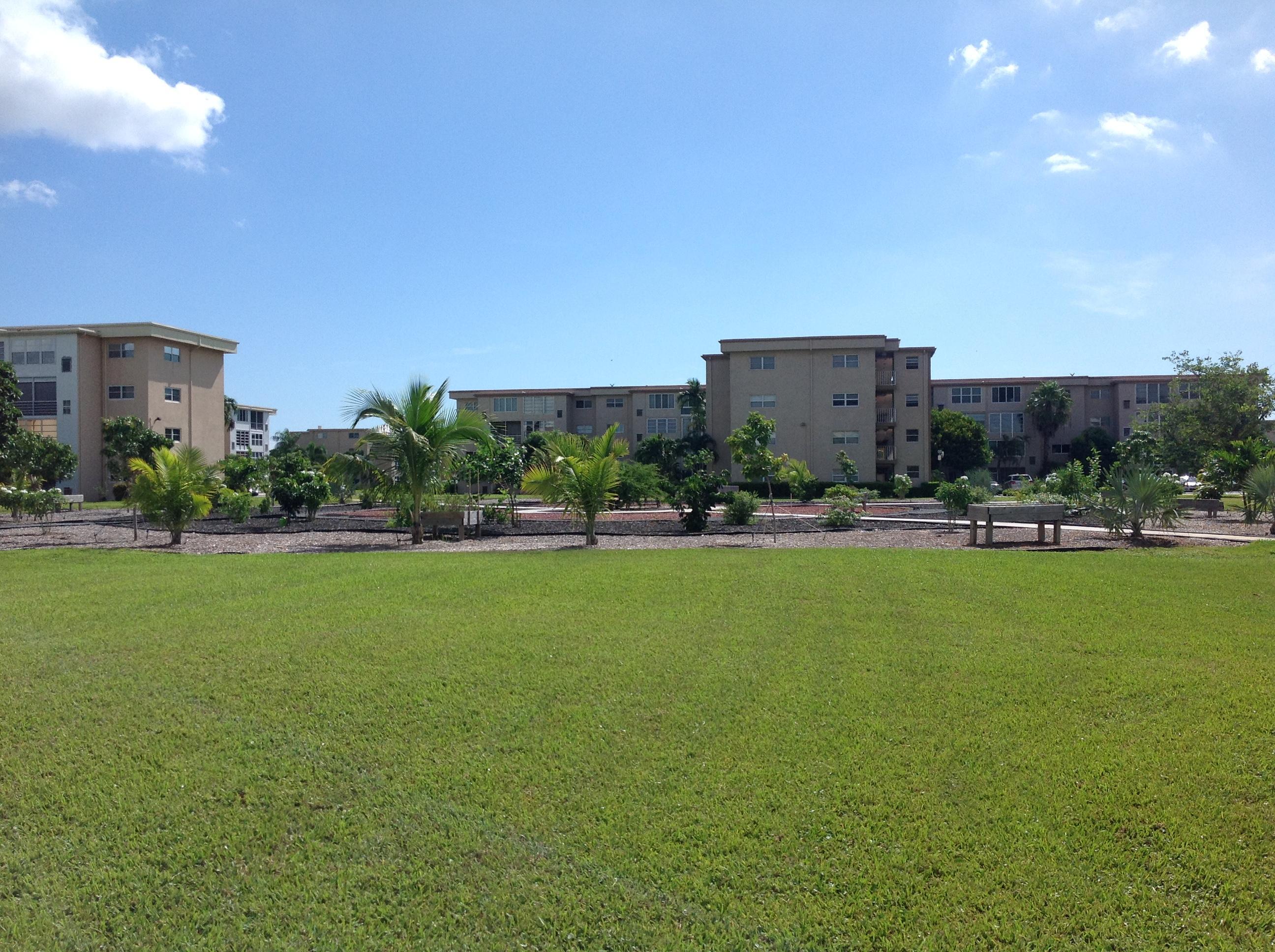 VILLAGE ROYALE ON THE GREEN - Residential Lease