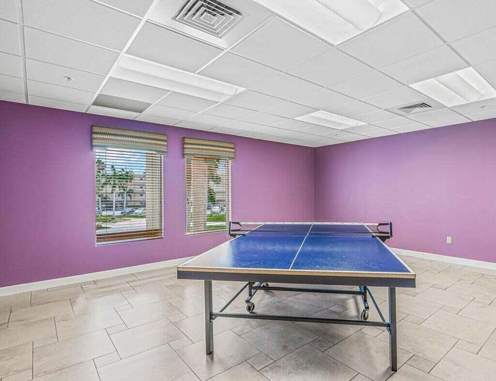 VILLAGE ROYALE ON THE GREEN - Residential Lease