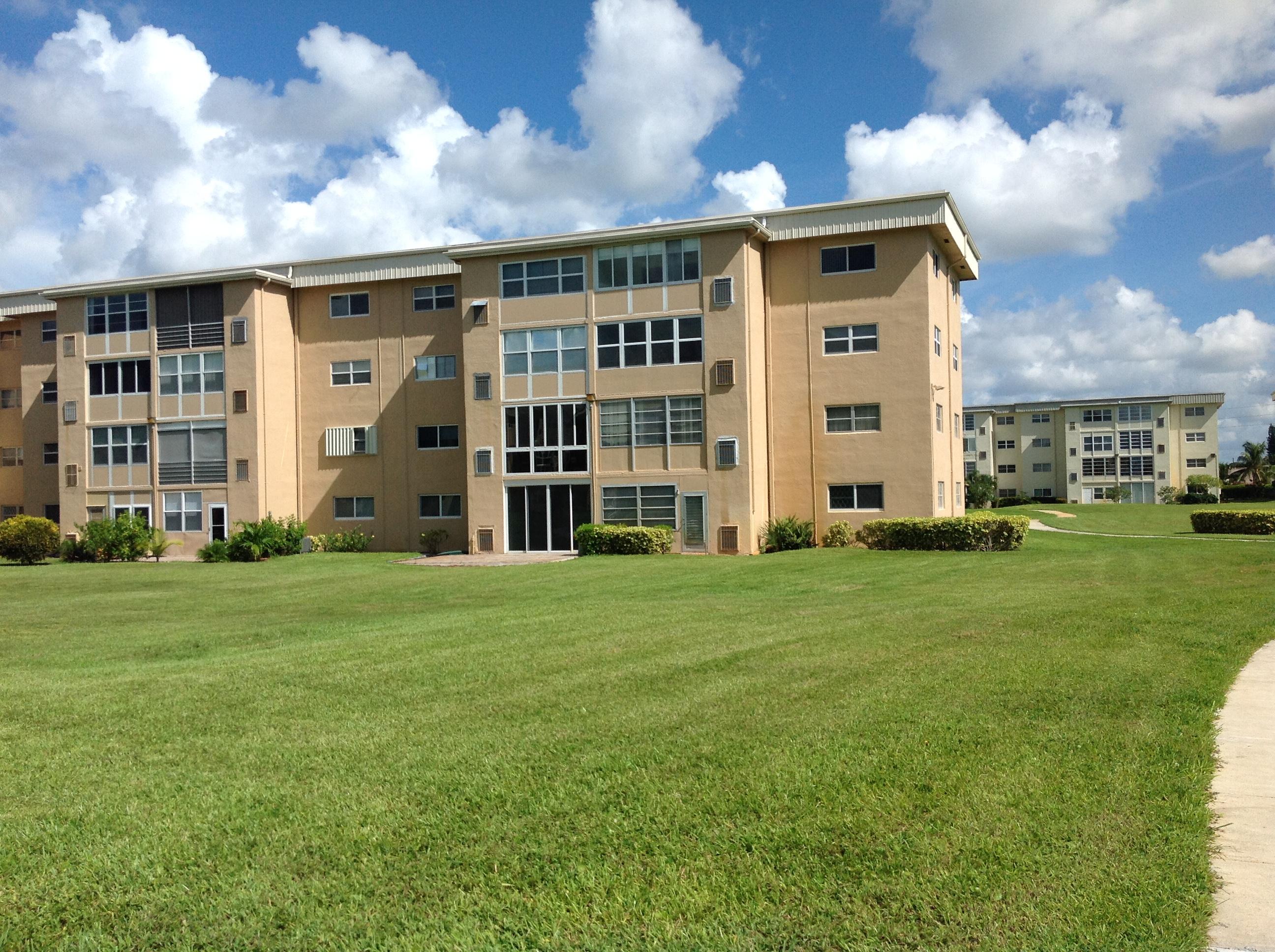 VILLAGE ROYALE ON THE GREEN - Residential Lease