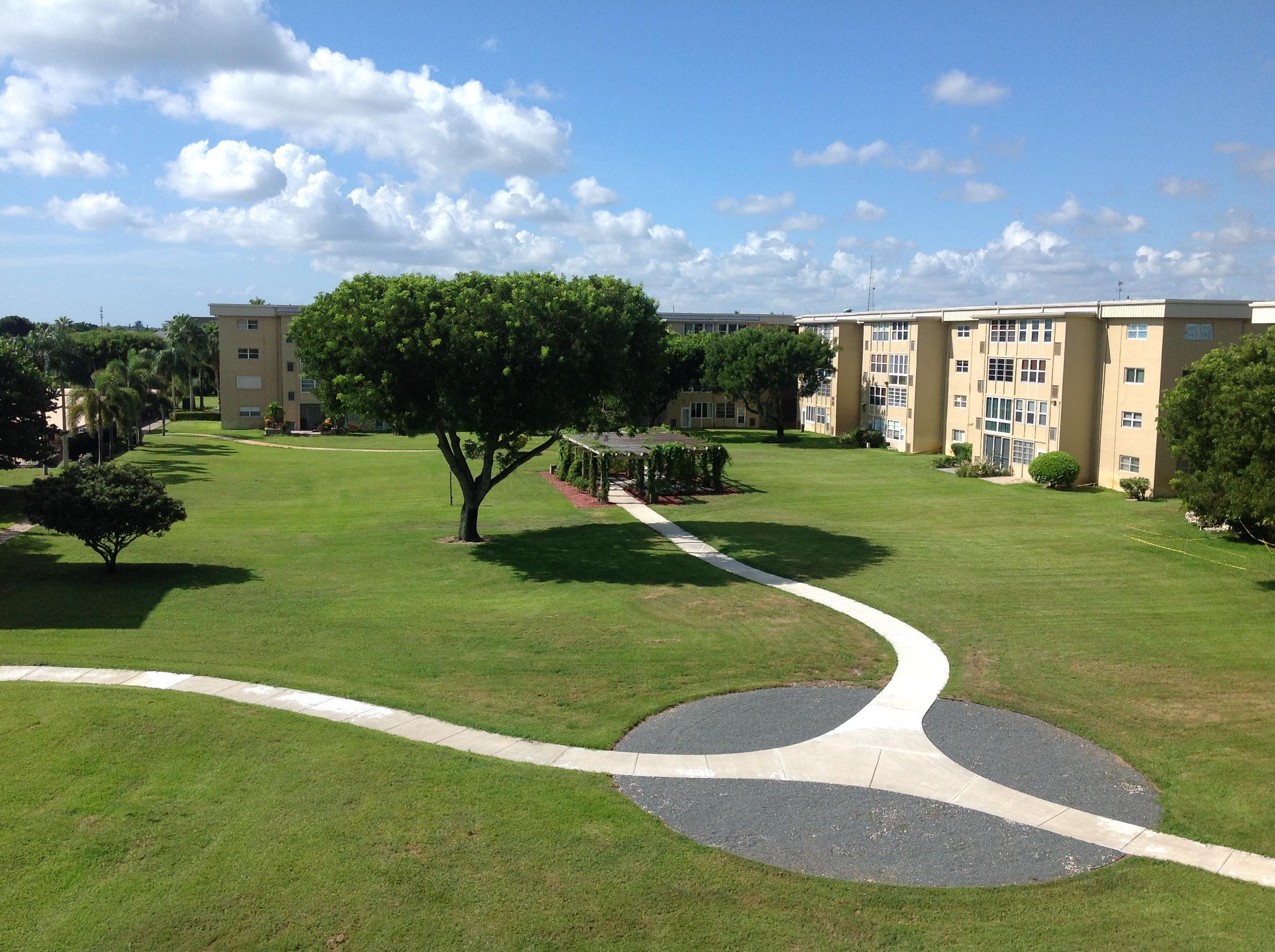 VILLAGE ROYALE ON THE GREEN - Residential Lease