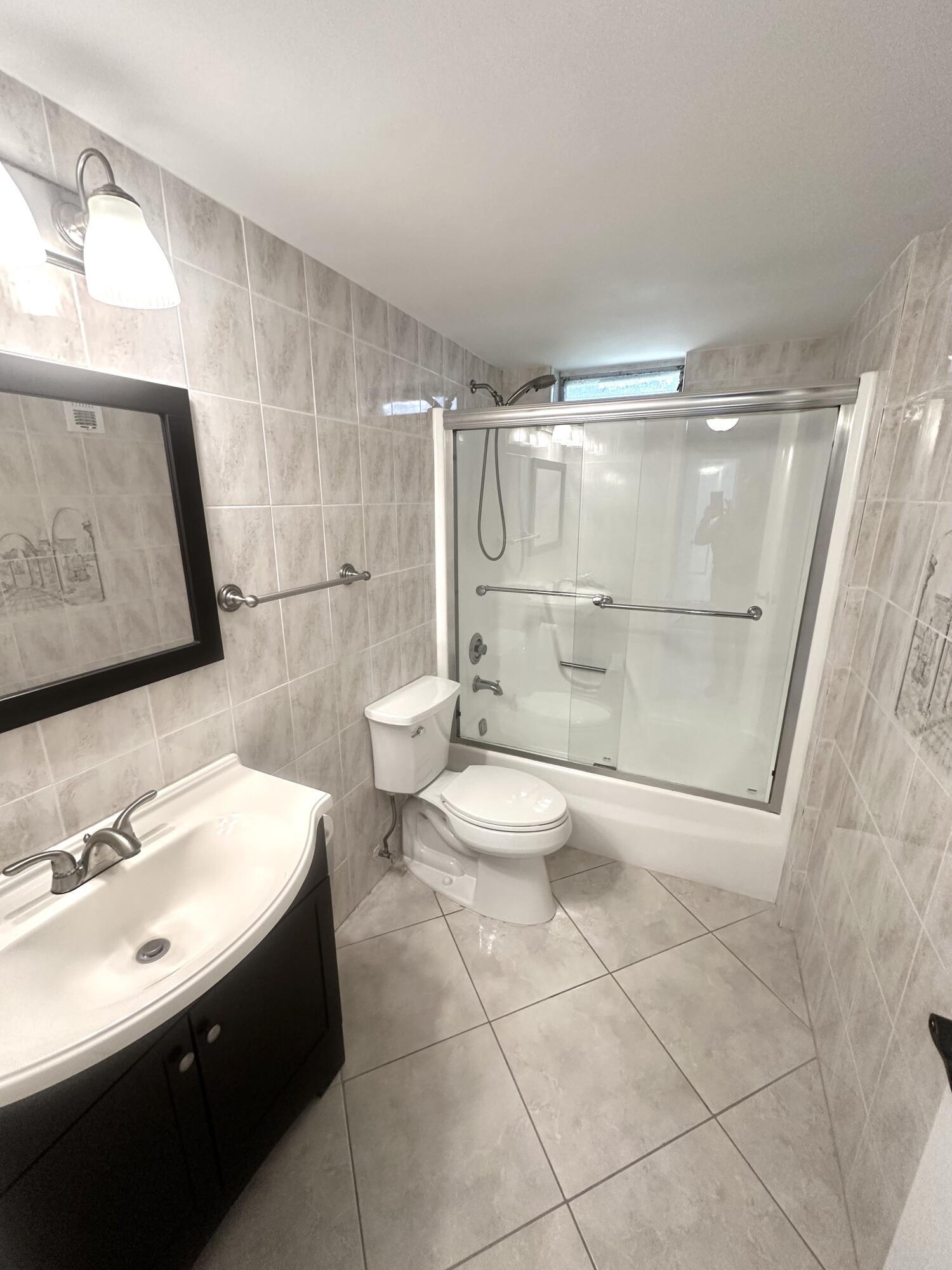 VILLAGE ROYALE ON THE GREEN - Residential Lease