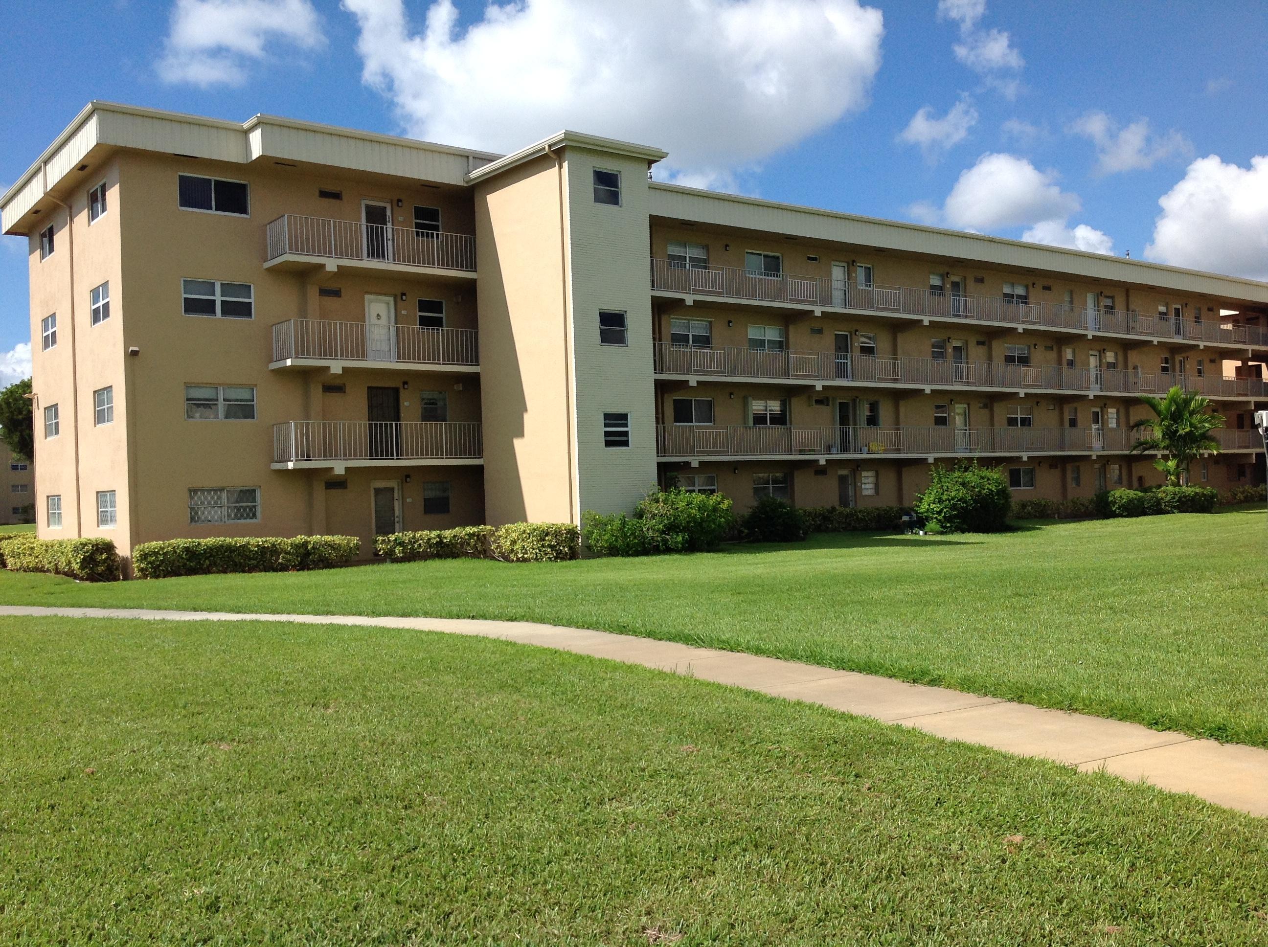 VILLAGE ROYALE ON THE GREEN - Residential Lease