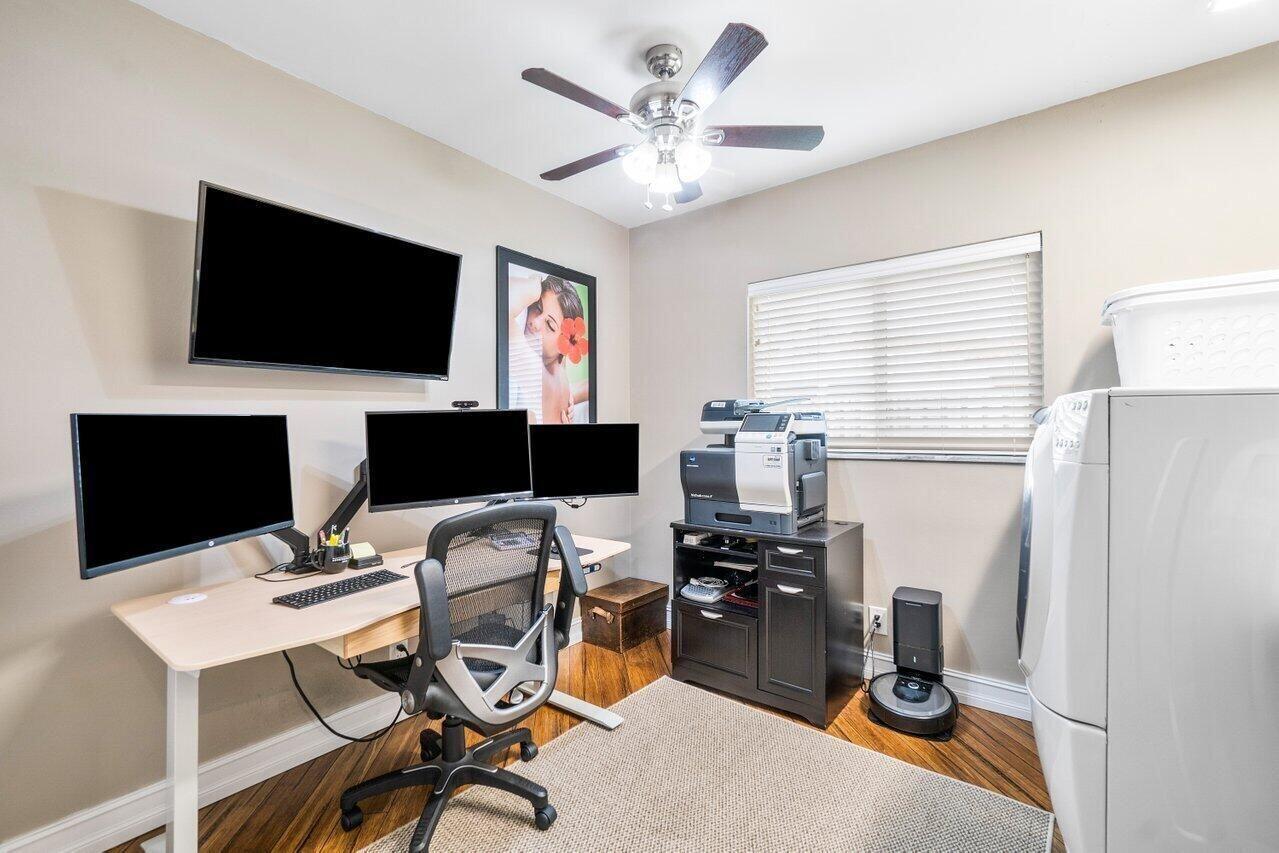 BOCA RATON SQUARE 17 - Residential Lease