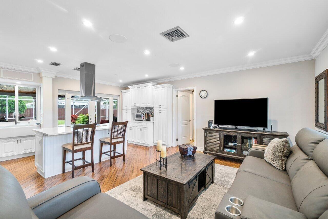 BOCA RATON SQUARE 17 - Residential Lease