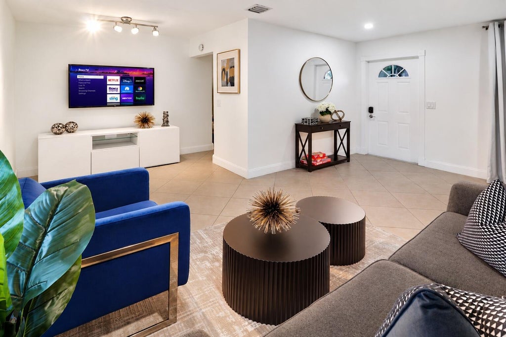 Photo of 612 NE 11th Avenue #1, Pompano Beach, FL 33060 (MLS # B26091433)