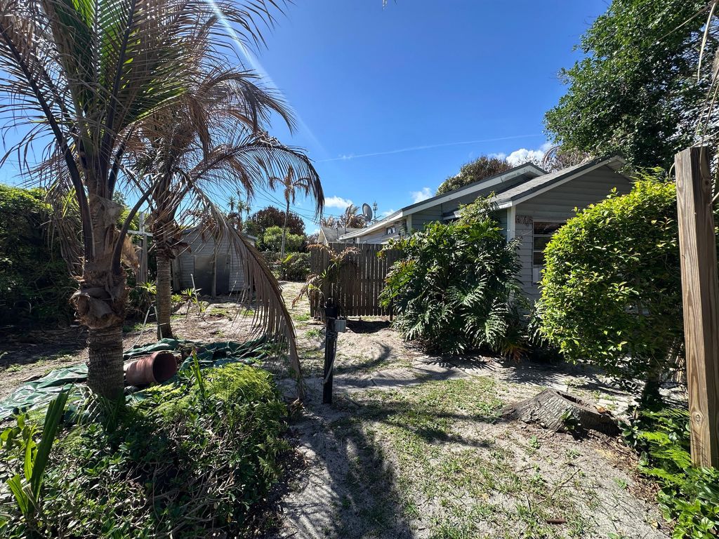 Photo of 8160 SE Washington Avenue, Hobe Sound, FL 33455 (MLS # B26012599)