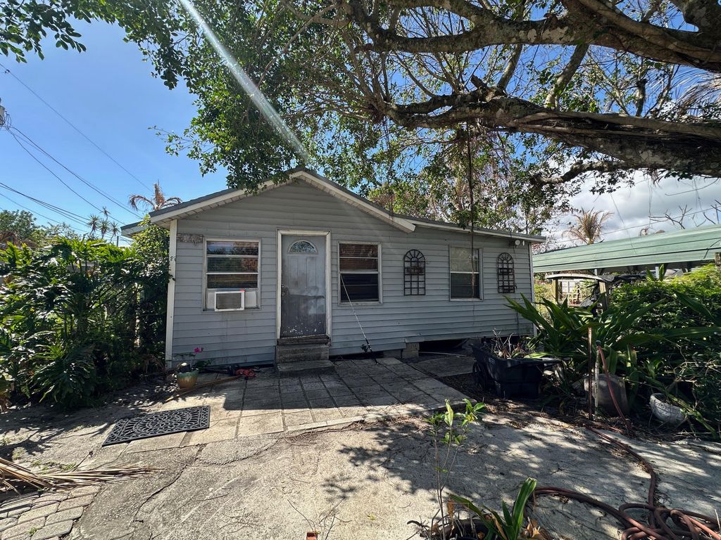 Photo of 8160 SE Washington Avenue, Hobe Sound, FL 33455 (MLS # B26012599)