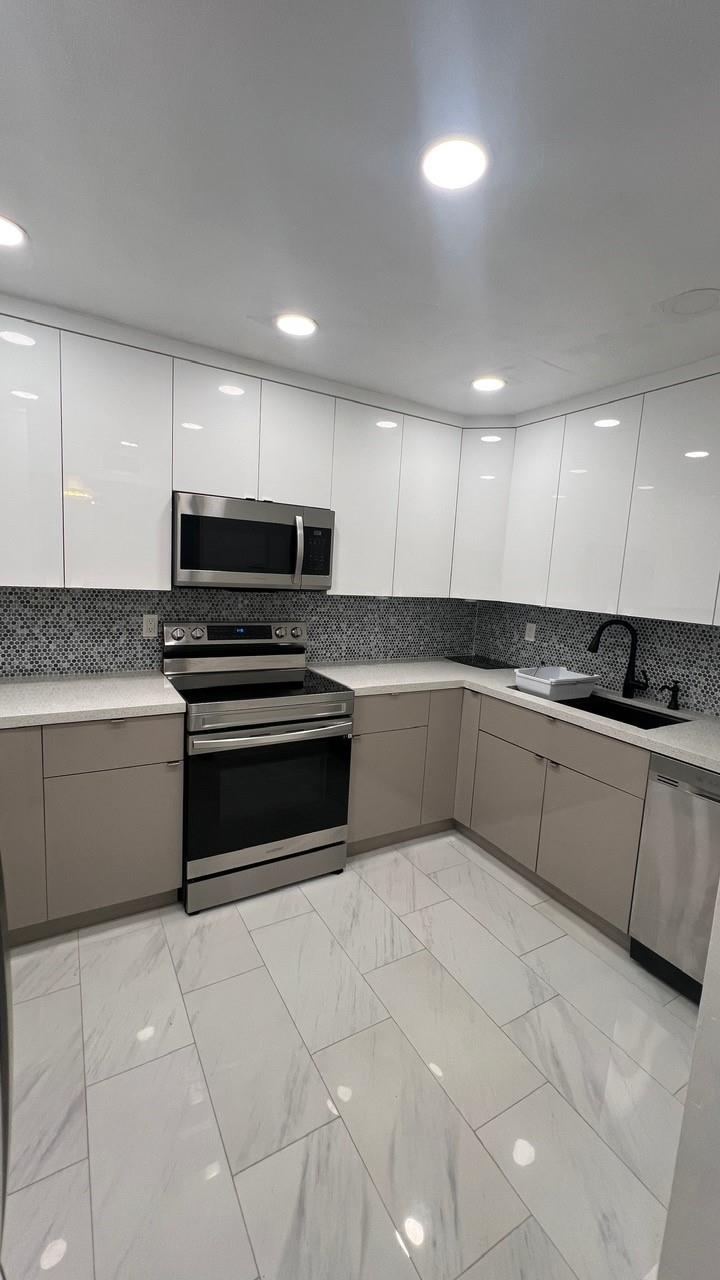 Discover 1,220 square feet of open-concept living with a master suite, second bedroom, and two full bathrooms. The home features new stainless-steel appliances, elegant flooring, and a stylish kitchen with generous storage and workspace.
Enjoy lovley amenities including a 24-hour concierge, pool, BBQ area, fitness center, sauna, jacuzzi, and private event room.
The building is undergoing beautiful renovations including new elevators, refreshed lobby, and upgraded community spaces. All with no assessments.
A quiet, family-friendly community with great neighbors and lasting value. Ready for you to move in!