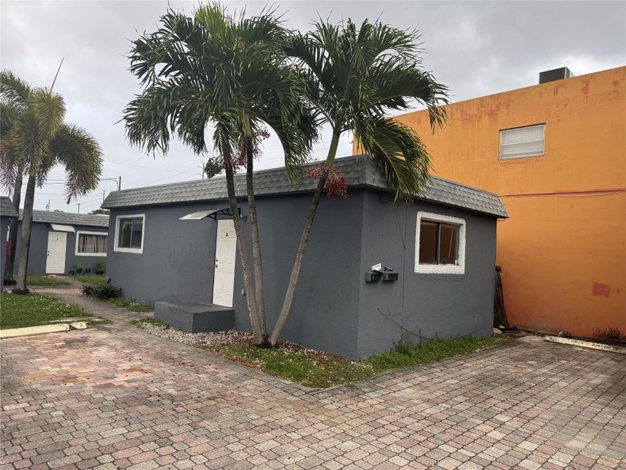 NICELY LANDSCAPED AND WELL MAINTAINED 5 PLEX, CLEAN 2BD 1BTH, TILED, BUILT IN MICROWAVE AND WOOD CABNITERY! LAUNDRY FACILITY ON THE PREMISES, WATER/SEWER INCLUDED
