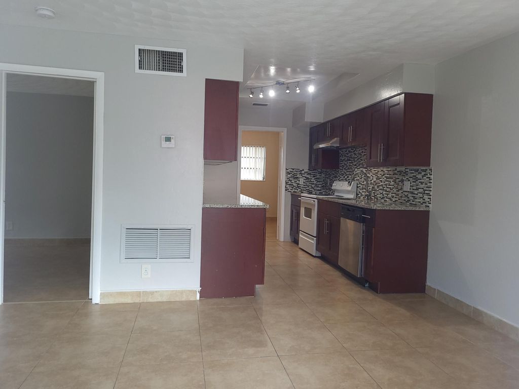 Photo of 1011 NE 8th Avenue #5, Fort Lauderdale, FL 33304 (MLS # B26004386)