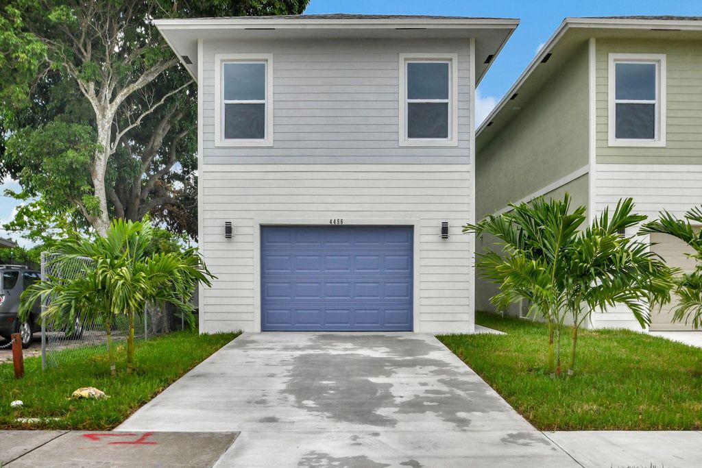 Photo of 4456 Clinton Boulevard, Lake Worth, FL 33461 (MLS # R11025174)