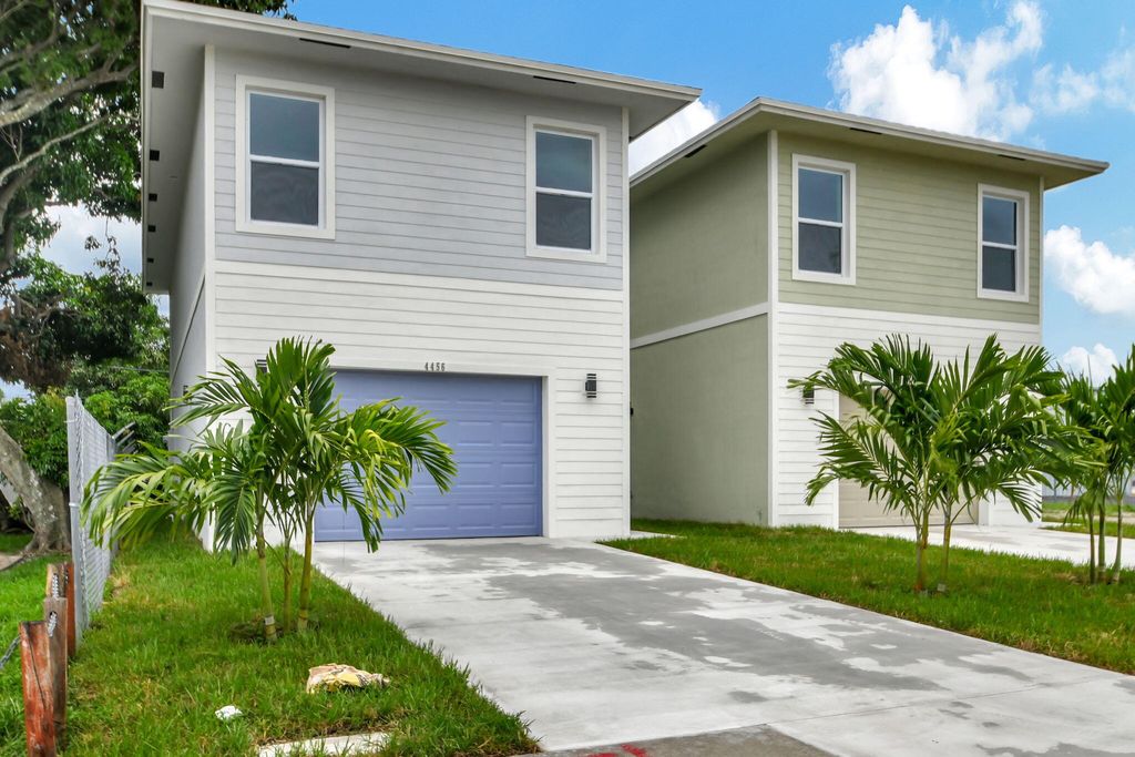 Photo of 4456 Clinton Boulevard, Lake Worth, FL 33461 (MLS # R11025174)