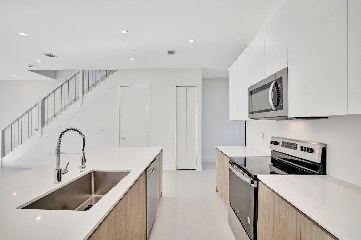 4208 NE 7th Terrace 8