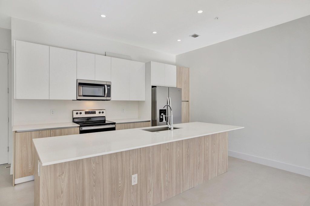 Photo of 4208 NE 7th Ter #8, Oakland Park, FL 33334 (MLS # F10533415)