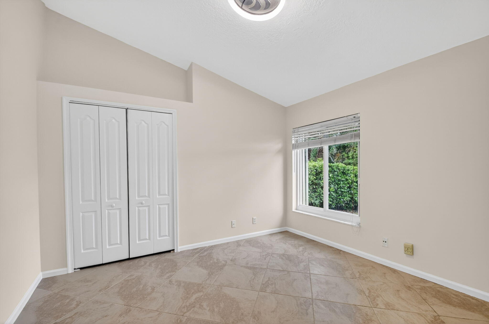LEGEND LAKE ESTATES - Residential