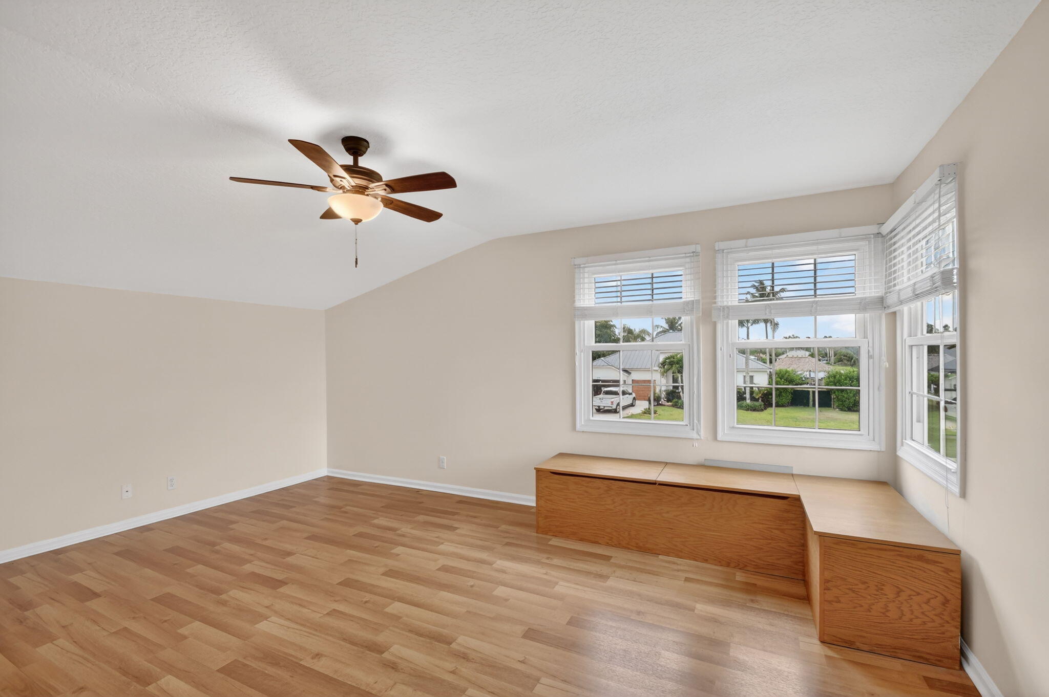 LEGEND LAKE ESTATES - Residential
