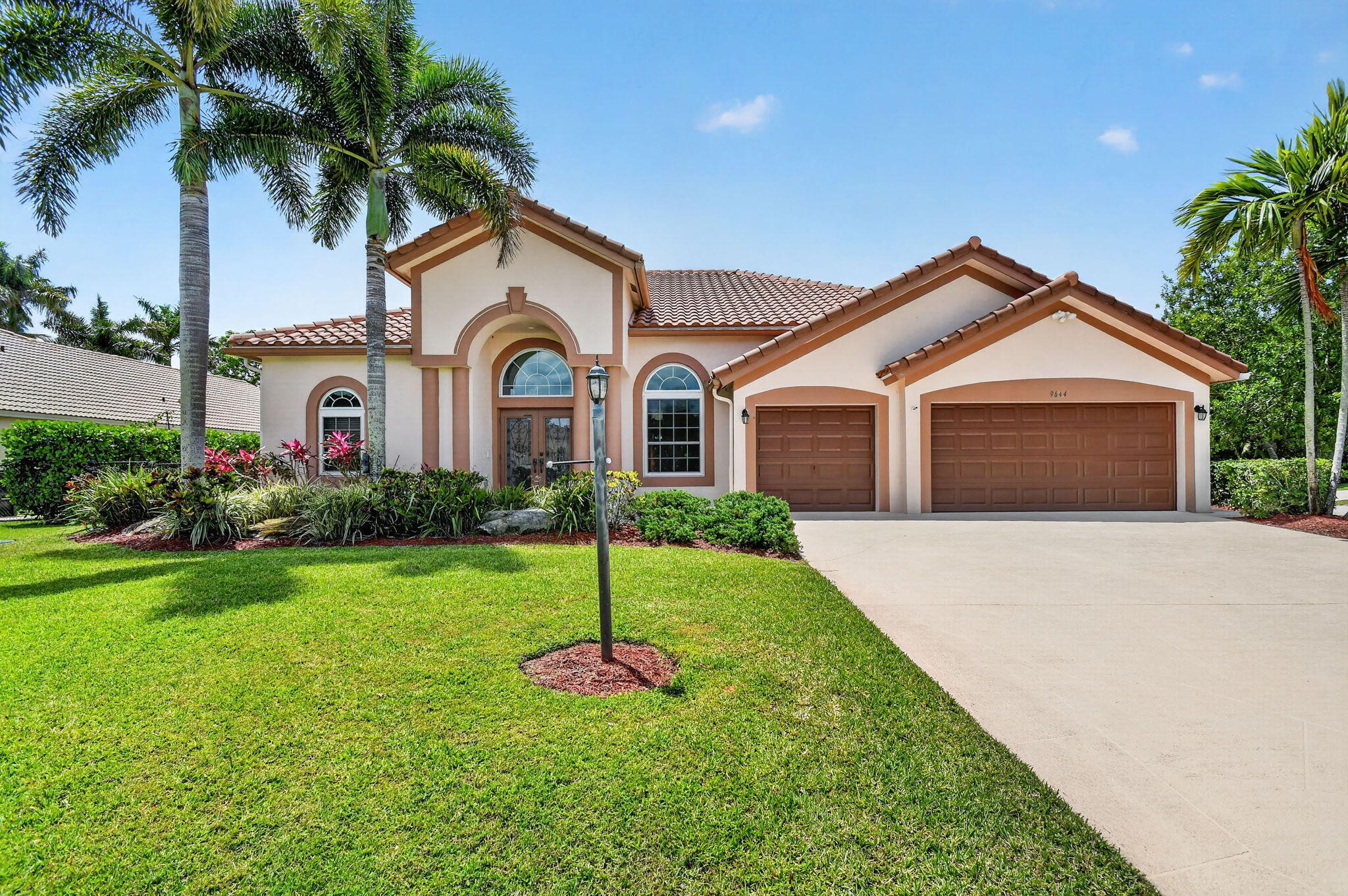 LEGEND LAKE ESTATES - Residential