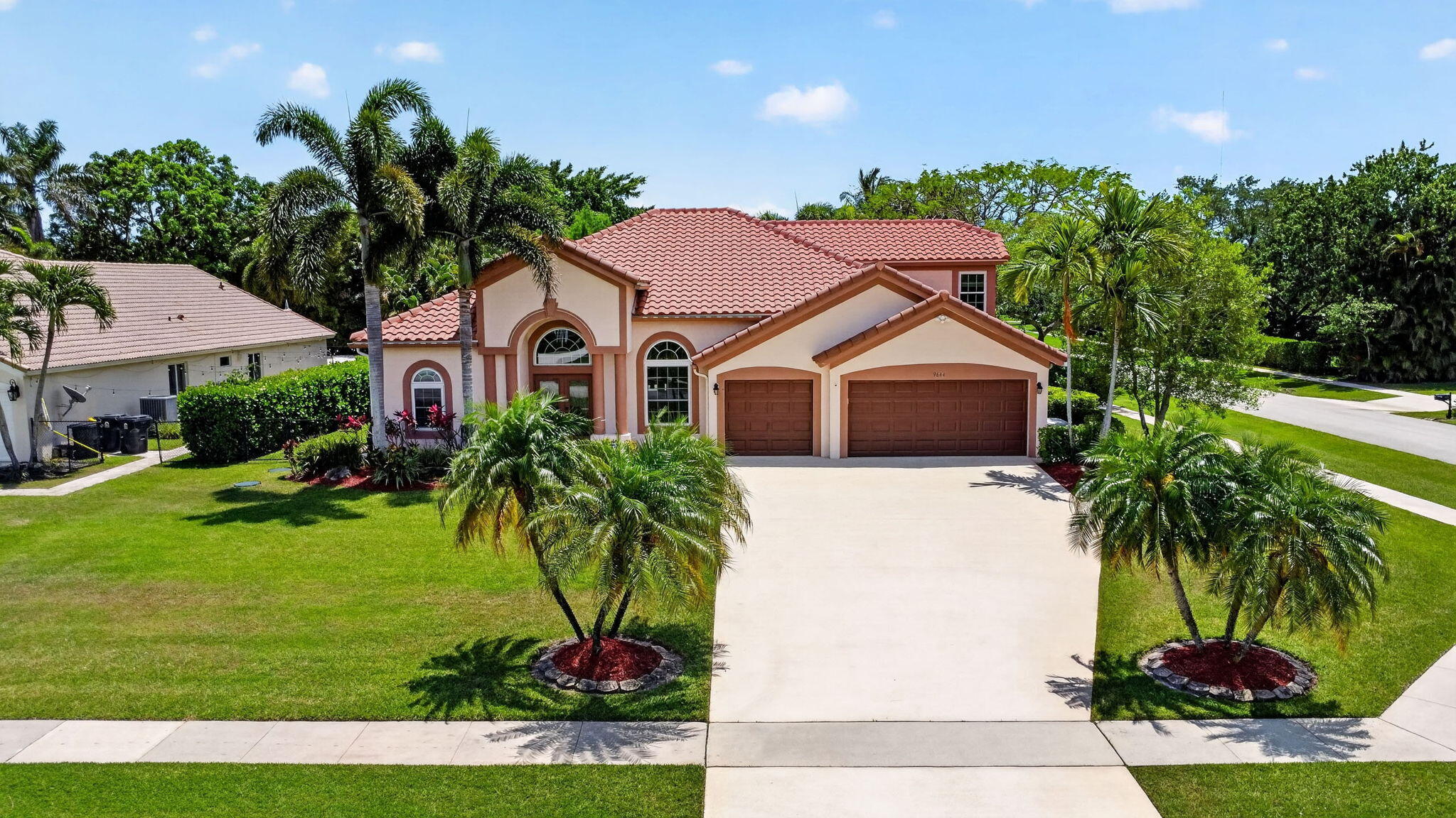 LEGEND LAKE ESTATES - Residential