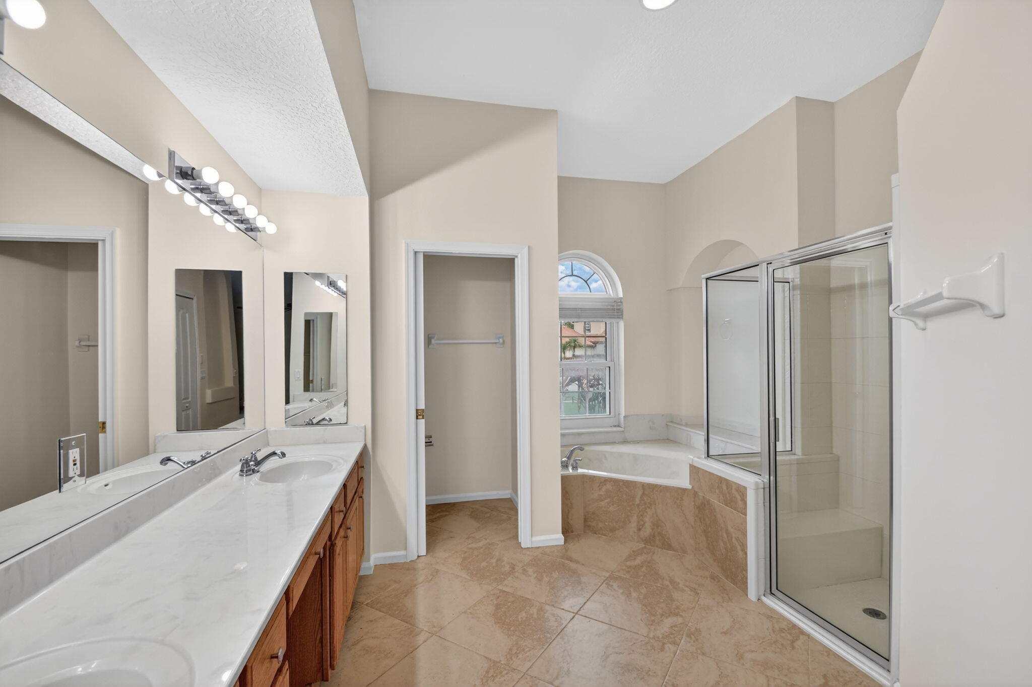 LEGEND LAKE ESTATES - Residential