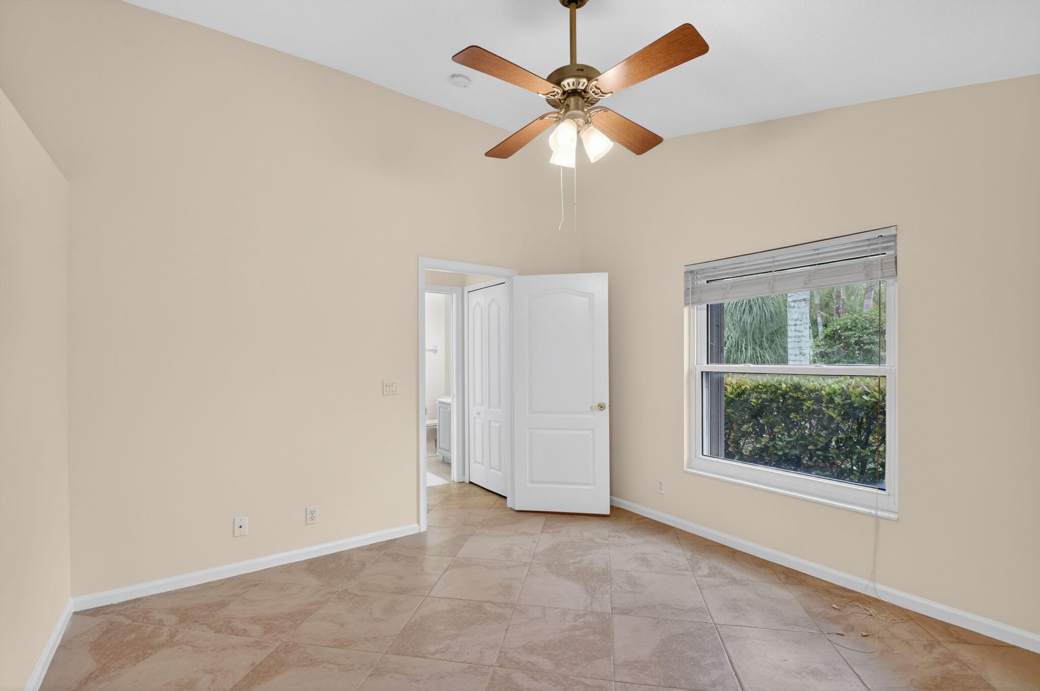 LEGEND LAKE ESTATES - Residential