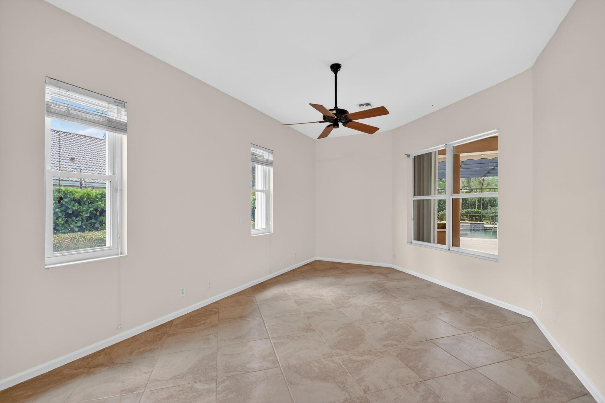 LEGEND LAKE ESTATES - Residential
