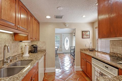 Single Family Residence in Lantana FL 110 Euclid Boulevard Blvd 8.jpg