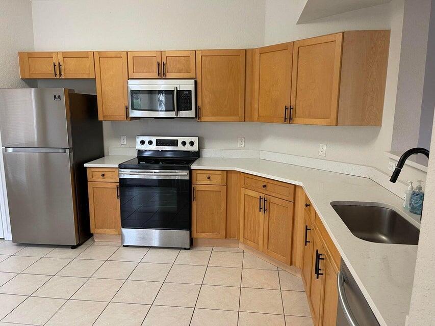 RESIDENCES AT LEGACY PLAC - Residential Lease