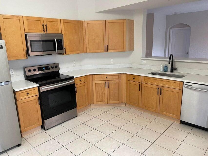 RESIDENCES AT LEGACY PLAC - Residential Lease