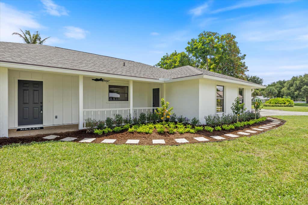 Photo of 621 NE Town Terrace, Jensen Beach, FL 34957 (MLS # B26050149)