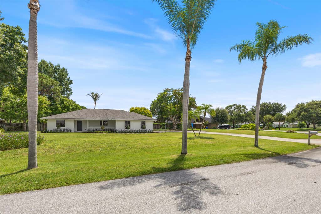 Photo of 621 NE Town Terrace, Jensen Beach, FL 34957 (MLS # B26050149)