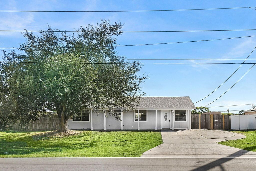 Photo of 750 SW Lakehurst Drive, Port Saint Lucie, FL 34983 (MLS # R11147116)